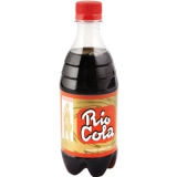 Rio Cola: En av våra klassiker från 1953 är en av de första colasmakerna som fanns i Sverige. Välstämd och fin i sin smak. Finns även som 33 & 50 cl glasflaska och 100 cl PET.